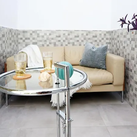 Comfy & Cozy With Patio 'al-fresco' 公寓