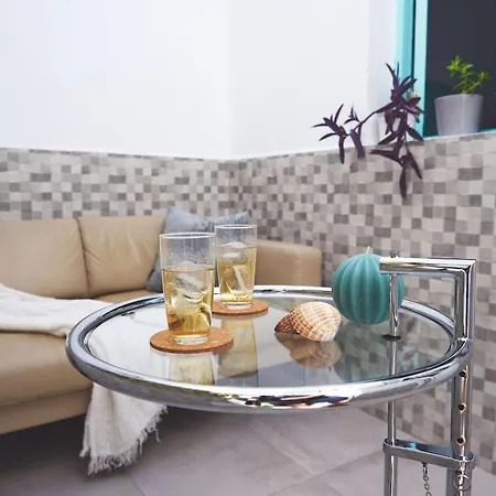 Comfy & Cozy With Patio 'al-fresco'